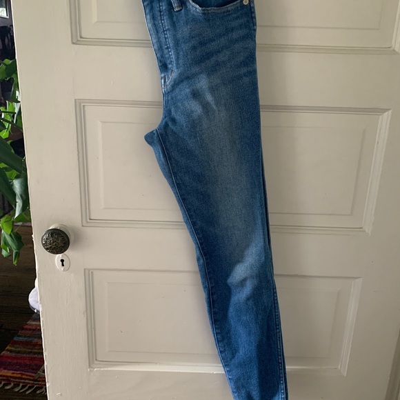 10" High-Rise Skinny Crop Jeans in Sheffield Wash - Picture 7 of 8